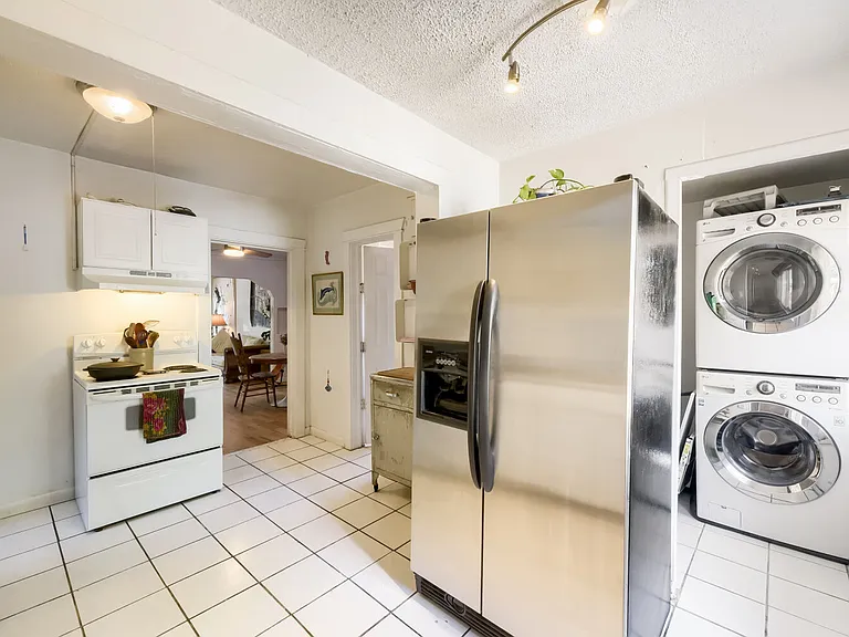 4664 Lincoln St — Photo 8