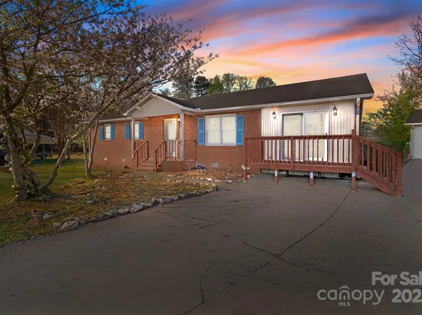1104 Crestview Dr, Salisbury, NC 28146