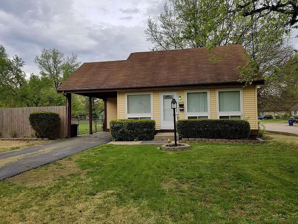 2760 Grants Pkwy photo 1