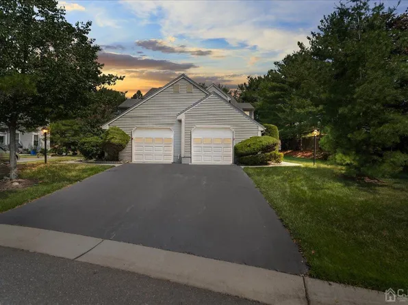 3 Melborn Dr #A, Monroe Township, NJ 08831