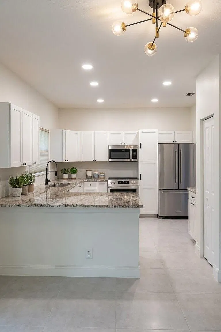5 bed, 2.5 bath, 2916 sqft, $4,100 — Photo 4