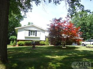 4 Ridge View Dr, New Paltz, NY 12561