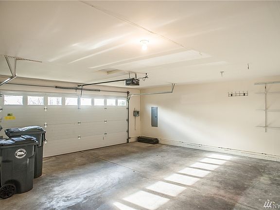 3rd image of 437 Beacon Hill Dr