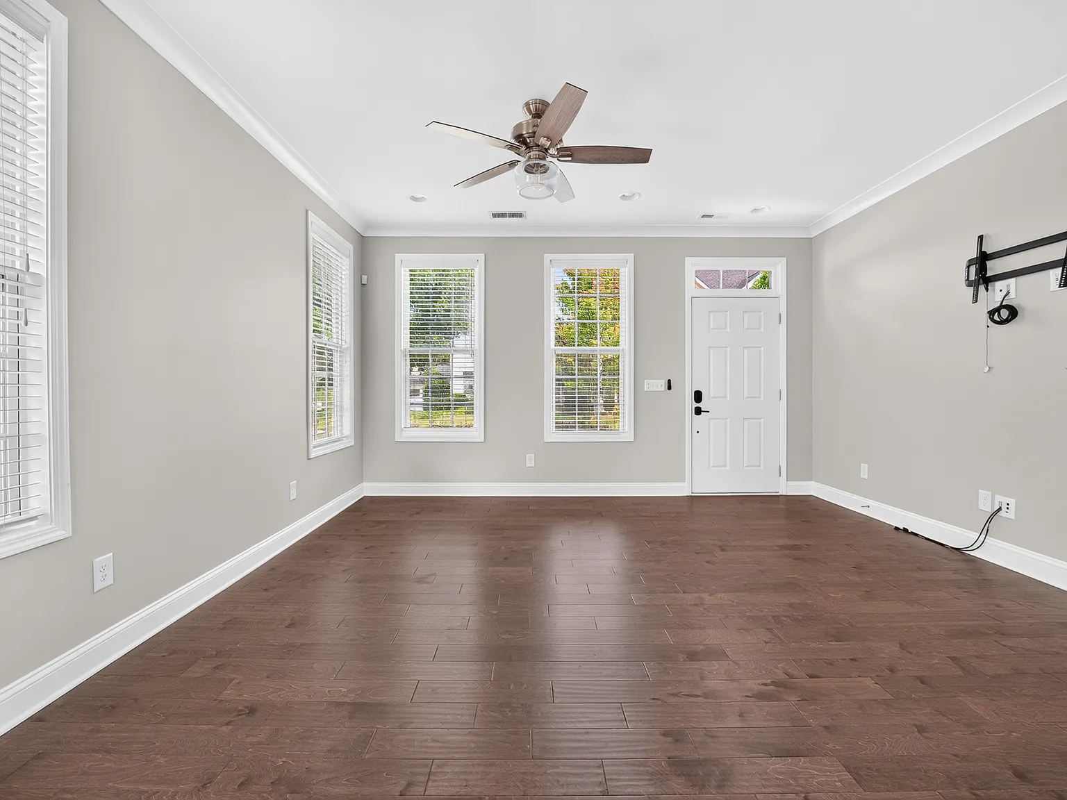 2 bed, 2.5 bath, 1133 sqft, $2,300 — Photo 3
