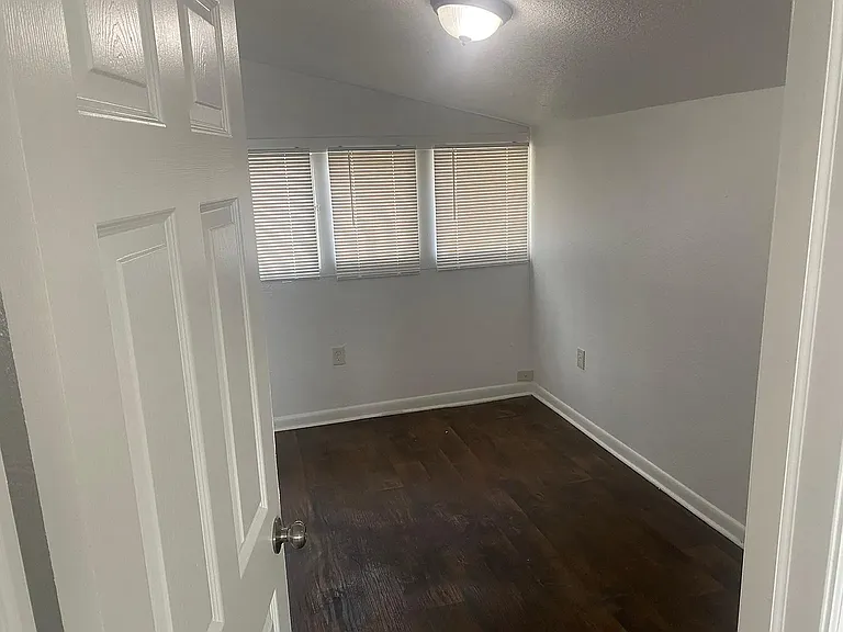 1513 E Lake Ave — Photo 20