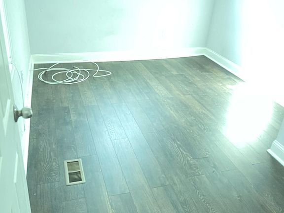 2nd image of 5225 Warrington Ave #1