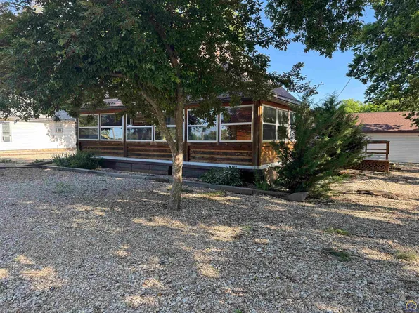 206 1st St, Eskridge, KS 66423