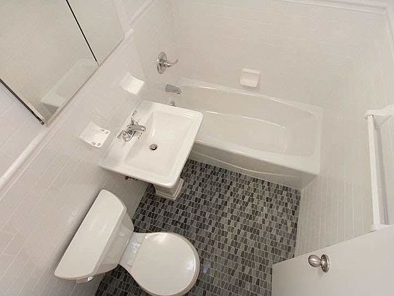 4th image of 145 E 15th St APT 9R