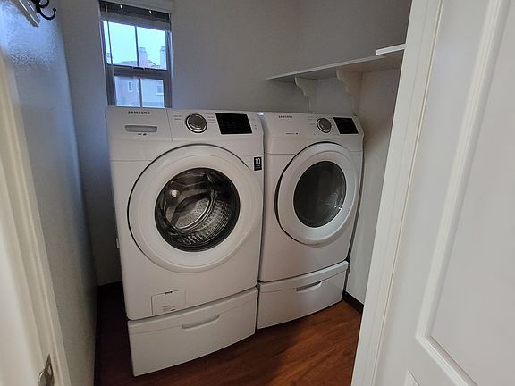 Laundry Room (2nd Floor)
Washer / dryer included in rental