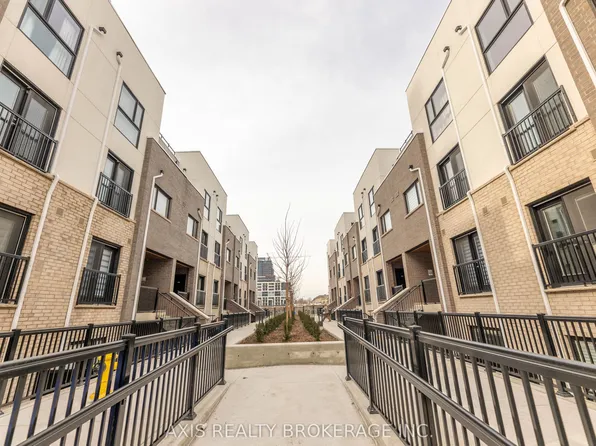 349 Wheat Boom Dr #324, Oakville, ON L6H 0V1