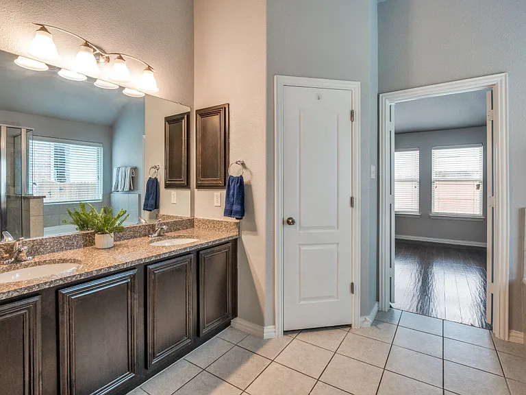 1608 Emma Pearl Ln — Photo 8