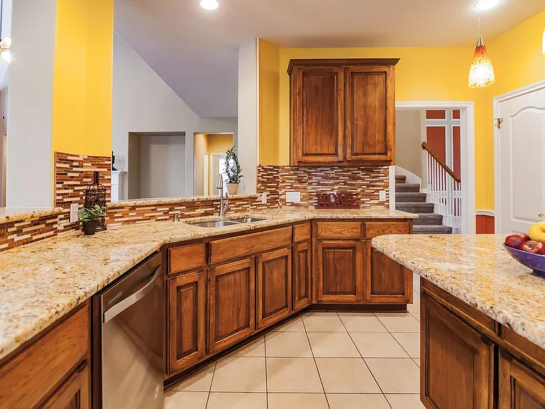 2412 Arbor Dr — Photo 7