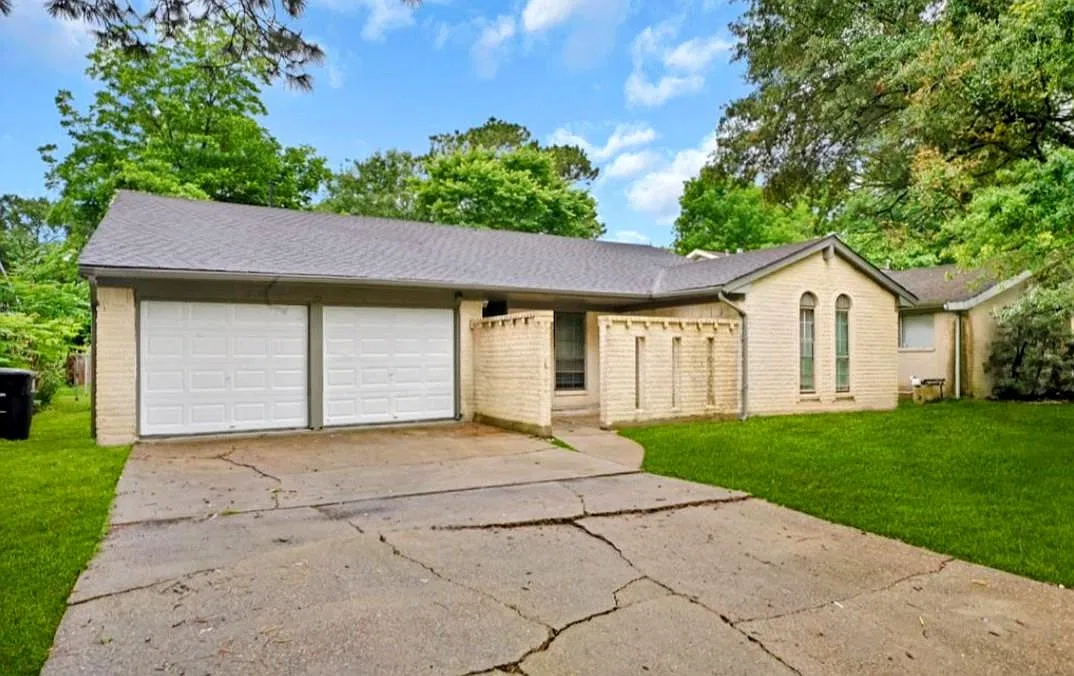 4 bed, 2.0 bath, 1740 sqft, $2,175 — Photo 2