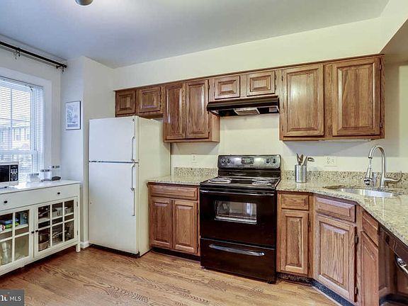 4th image of 2102 N Tazewell Ct