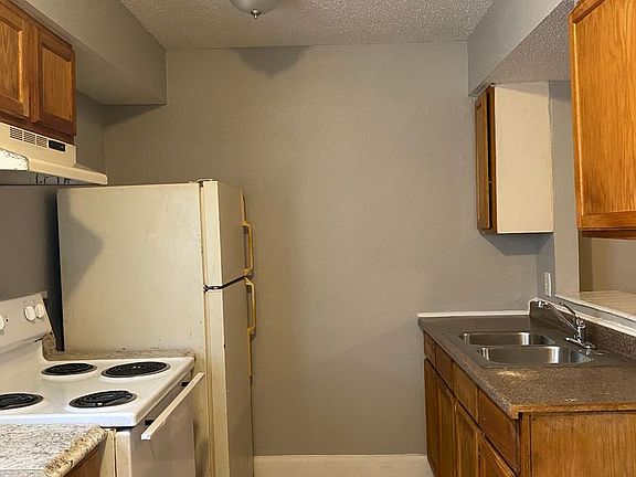 4th image of 503 E Courtland Pl APT 2
