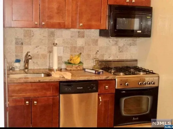 3041 Edwin Ave APT 3E, Fort Lee, NJ 07024