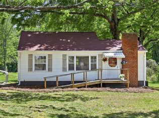4966 Red Pine Ln, Pfafftown, NC 27040