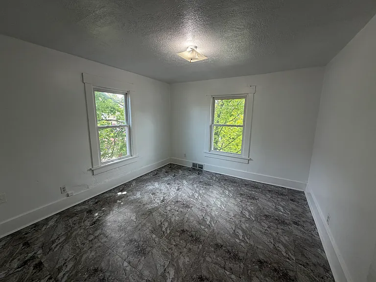 1120 Bedford Ave SW — Photo 4