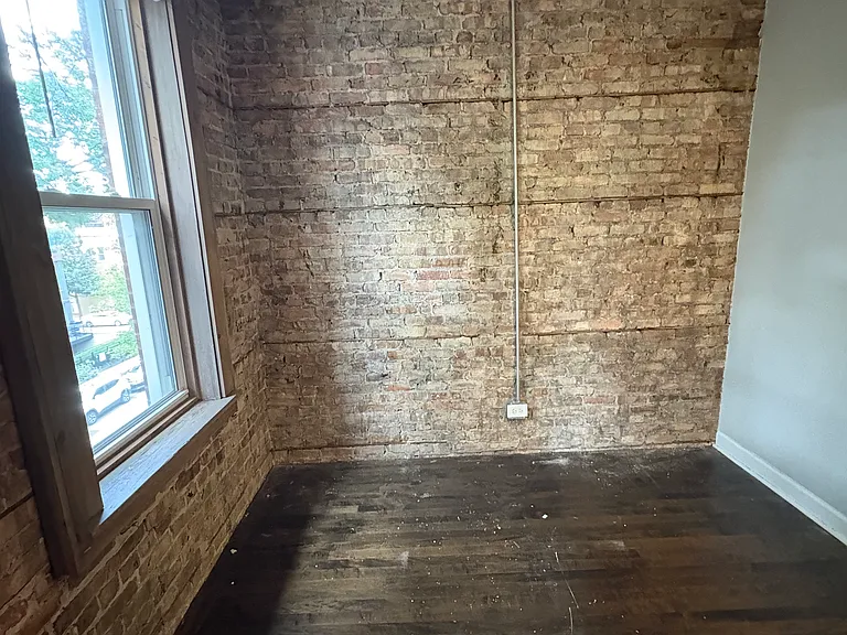 1077 N Paulina St #3 — Photo 4