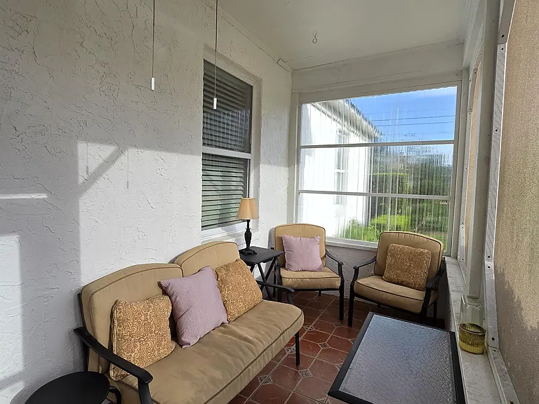 1200 Clay Ave — Photo 5