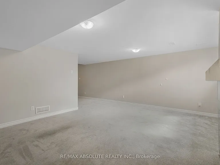 741 Namur St — Photo 24