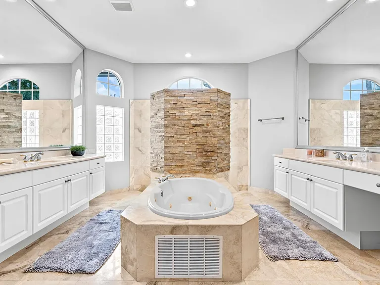 8948 Pinebrook Ct — Photo 6