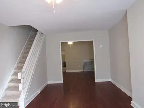 4 bed, 1.5 bath, 1850 sqft, $2,400 — Photo 2