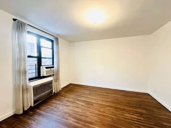 52-25 39th Road image 3 of 7