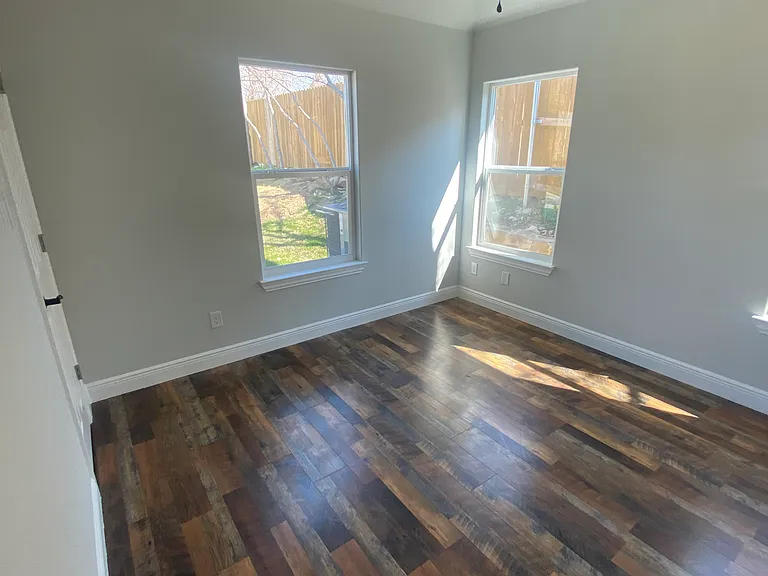 Urbanview St — Photo 1