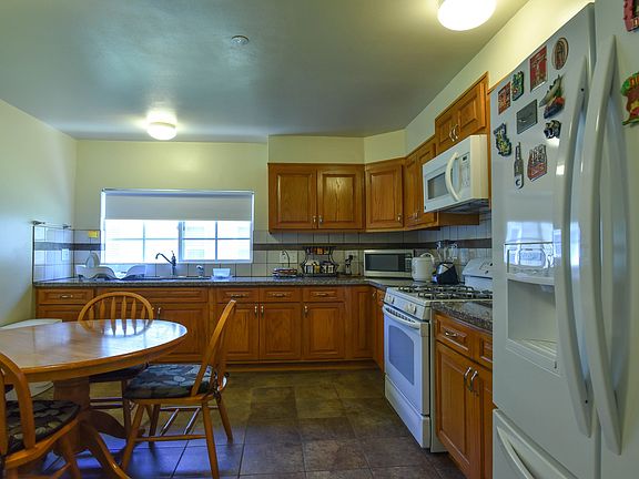 5th image of 723 N Orchard Dr
