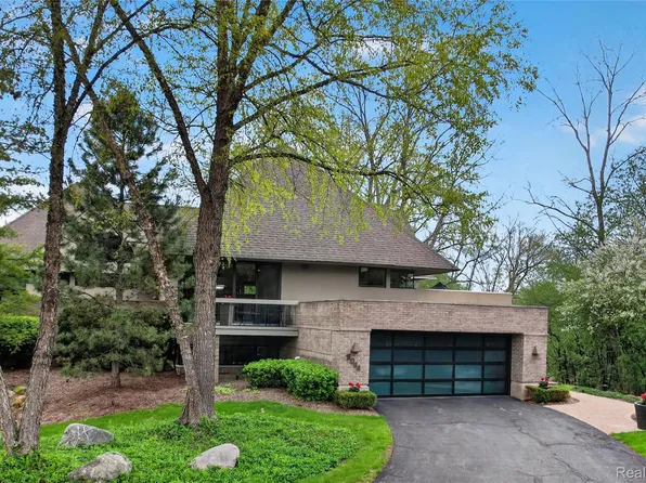 5044 Christy Ct, Troy, MI 48098