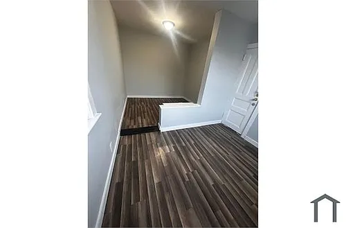 124 Oak St Photo 1