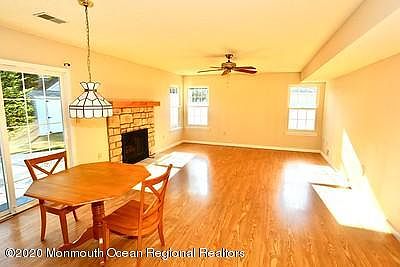 4th image of 242 Oak Forest Dr