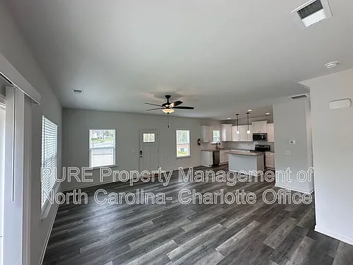 2649 Hemphill St Photo 1