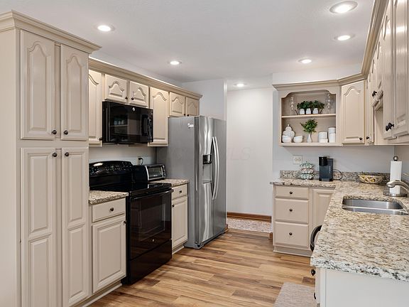 3rd image of 1007 Ridge Dr