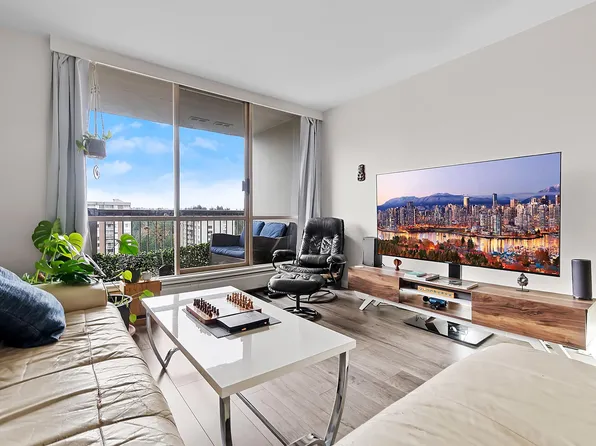 2016 Fullerton Ave #1808, North Vancouver, BC V7P 3E6