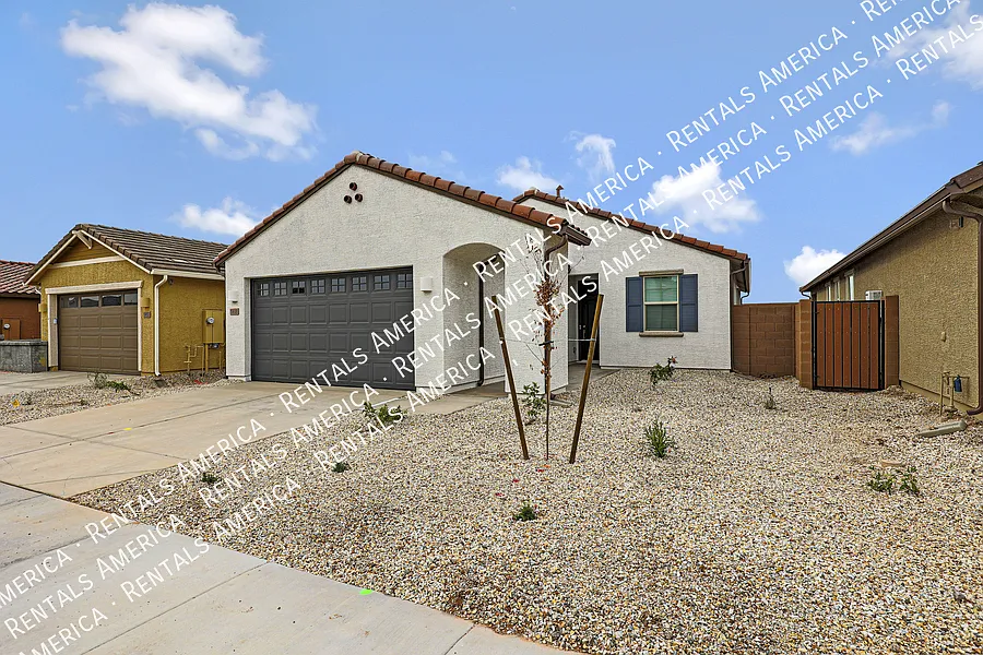 Beautiful and spacious 3 Bed/ 2 Bath in Glendale!! — Photo 3