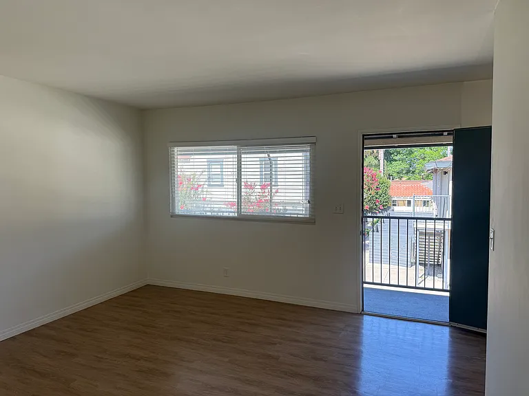 536 W Amerige Ave #C — Photo 8