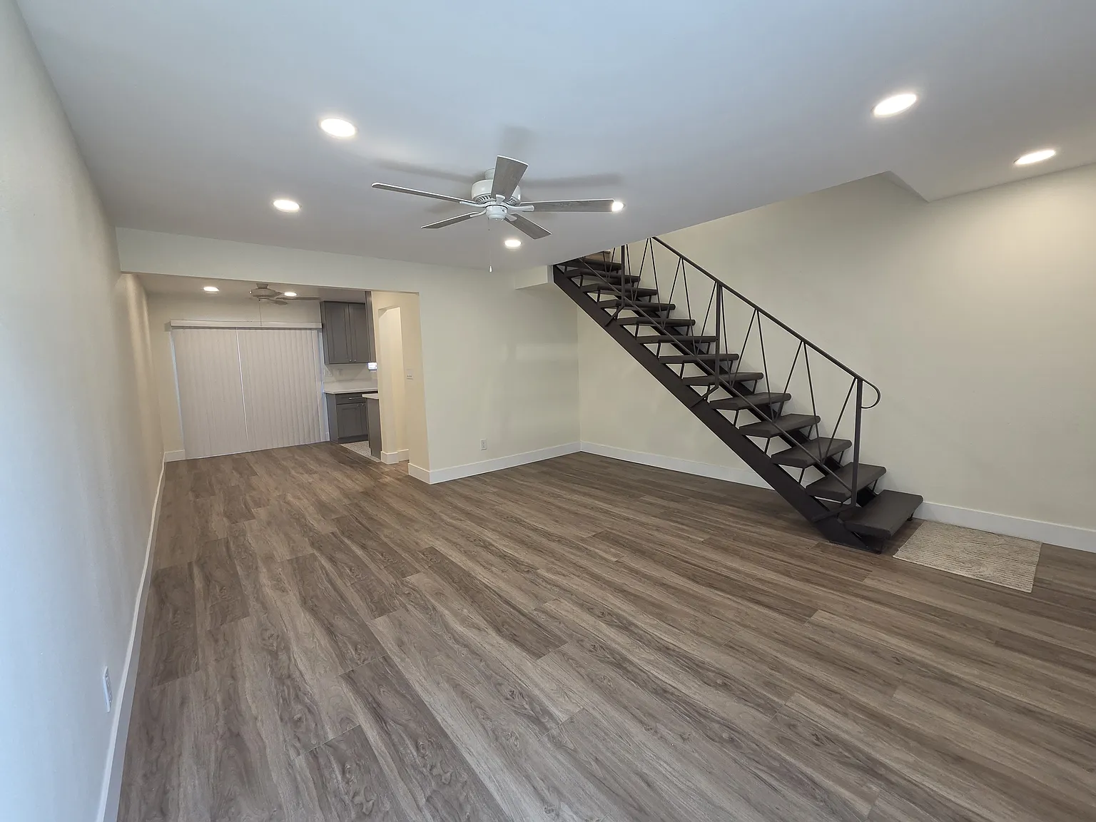 2 bed, 1.5 bath, 1000 sqft, $2,100 — Photo 2