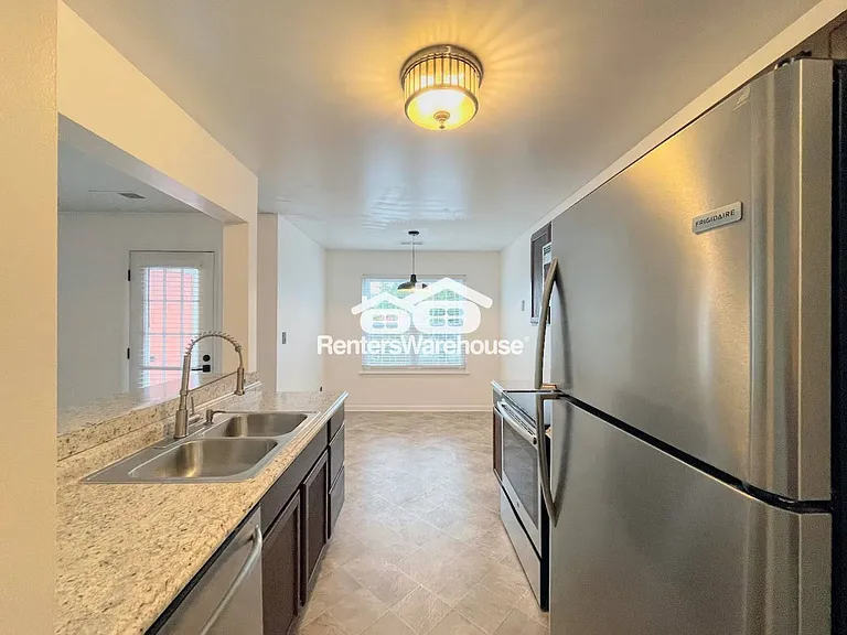 1843 Chantilly Ct #404 — Photo 6