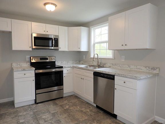 3rd image of 8790 Larchmont Dr