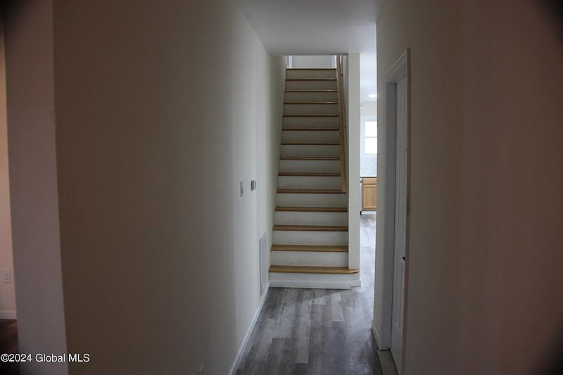 5th image of 71 Robinson Street