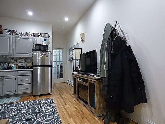 5th image of 526 E 85th St APT 4