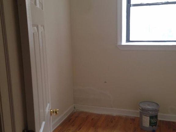 2nd image of 639 W Oakdale Ave #Grdn