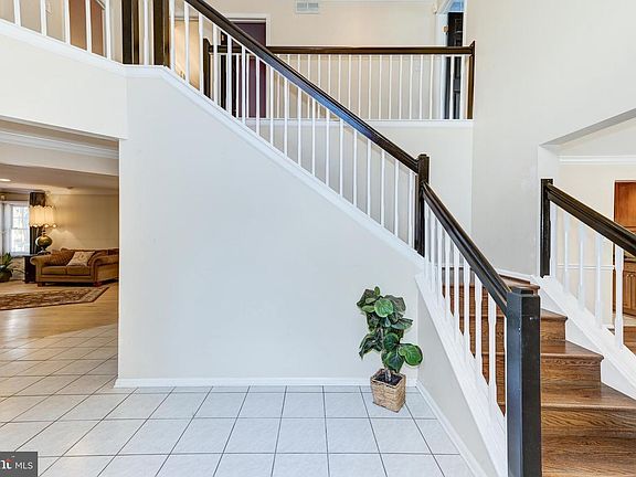 4th image of 2 Callison Ln