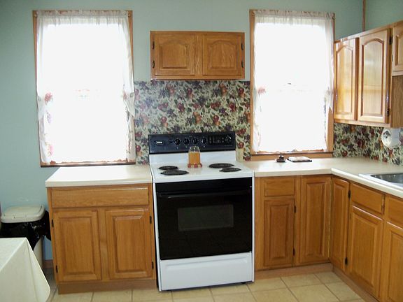 3rd image of 106 Mound Ave