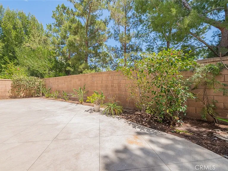 183 Pathway — Photo 31