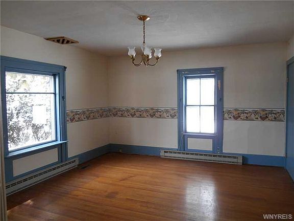 5th image of 8923 Lower St