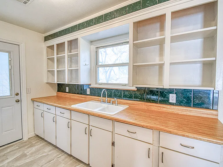 1117 Grover Ln — Photo 11