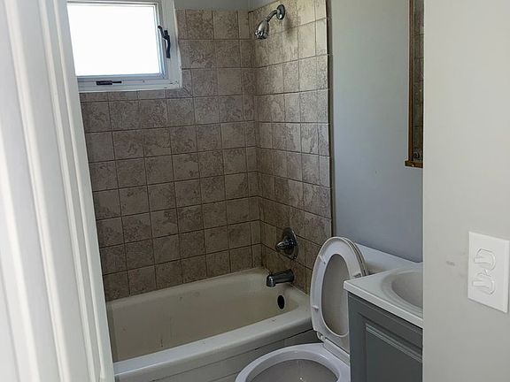 3rd image of 345 Lynne Dr